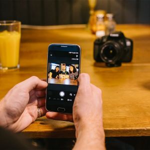 CANON EOS 2000D - partage en toute simplicité et prise de vue à distance